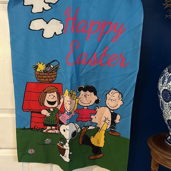 NWOT Peanuts 100% Polyester Happy Easter Snoopy and Friend Outside Garden Flag - Picture 3 of 4
